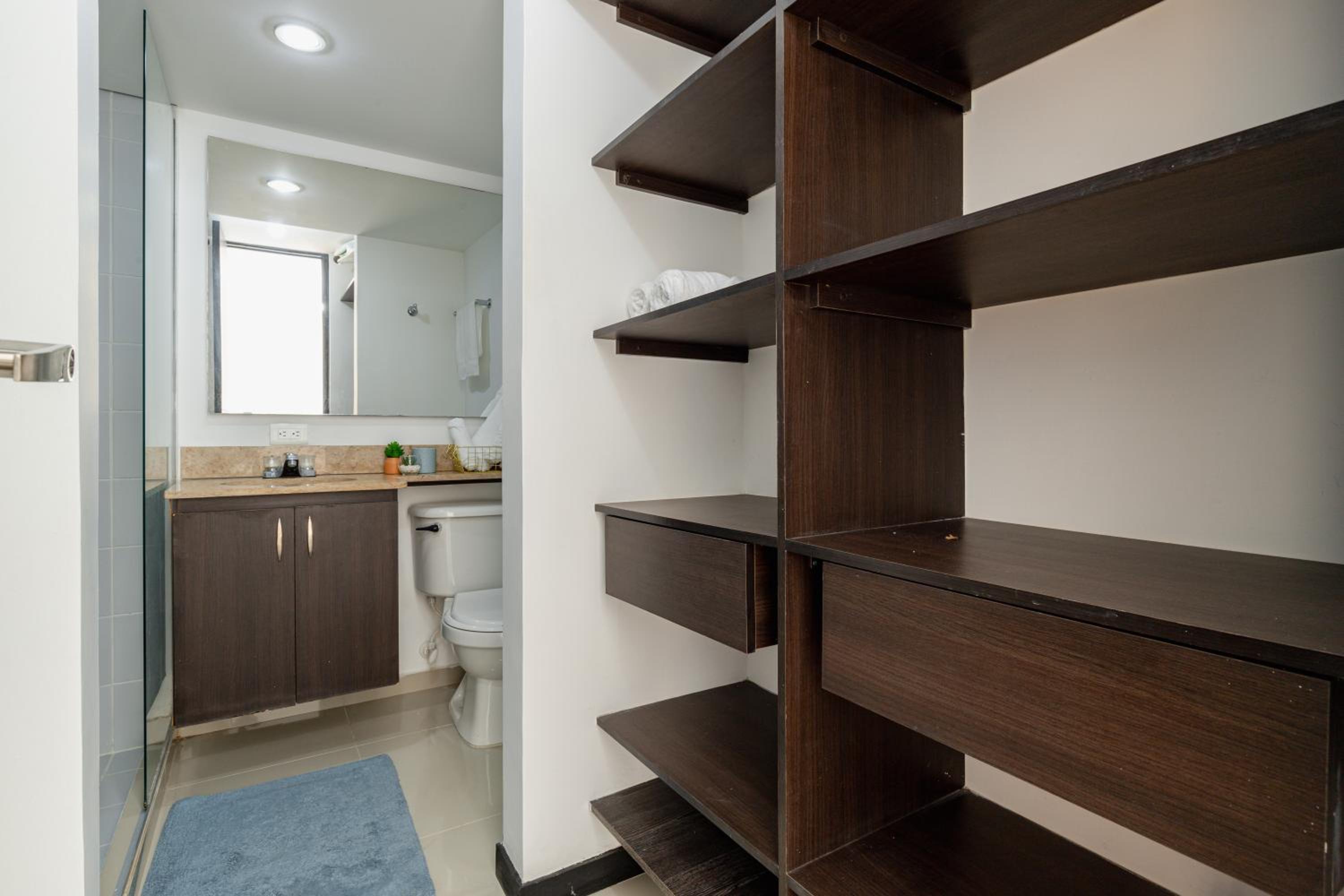 Apartamento amplio con piscina cerca al poblado
