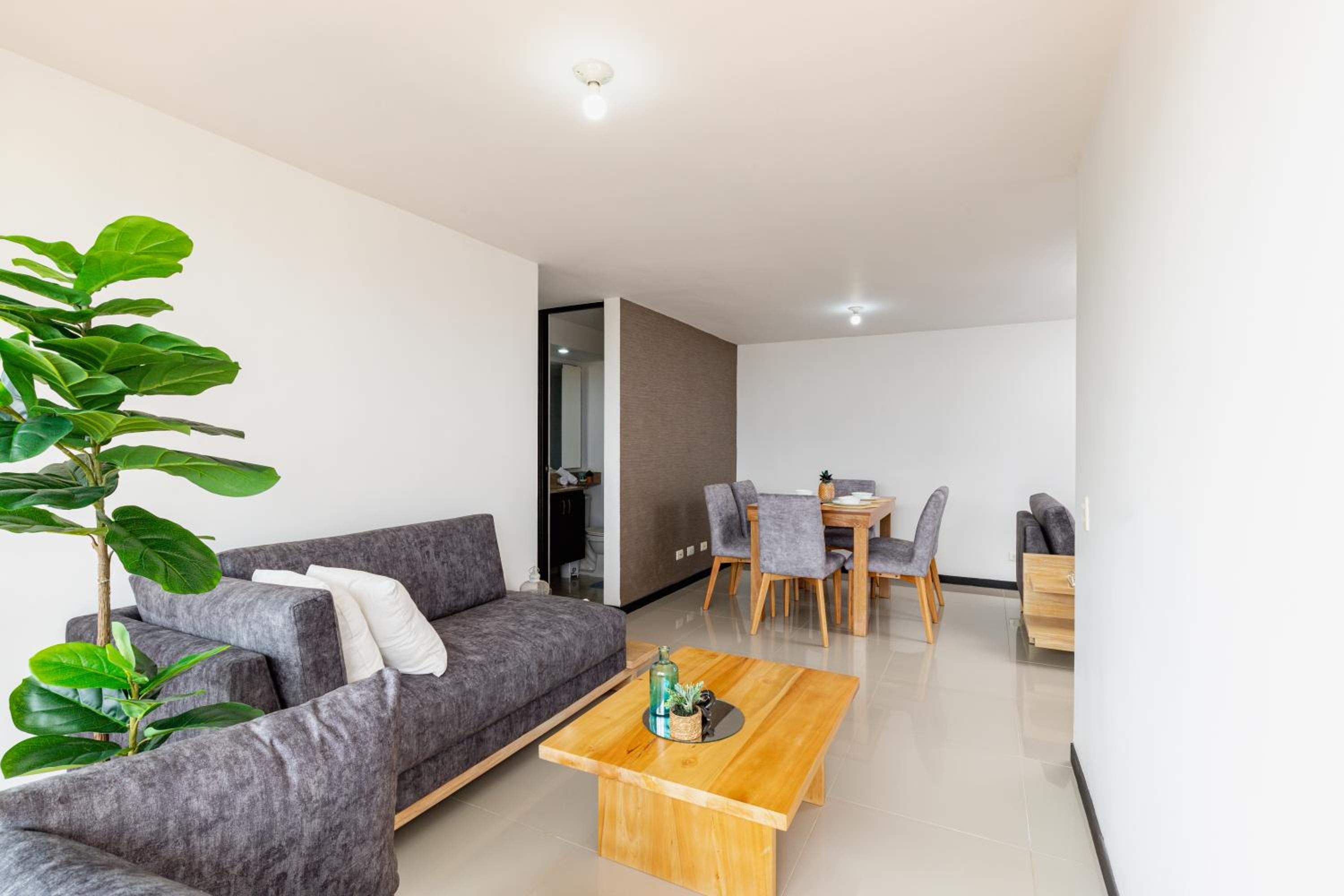 Apartamento amplio con piscina cerca al poblado