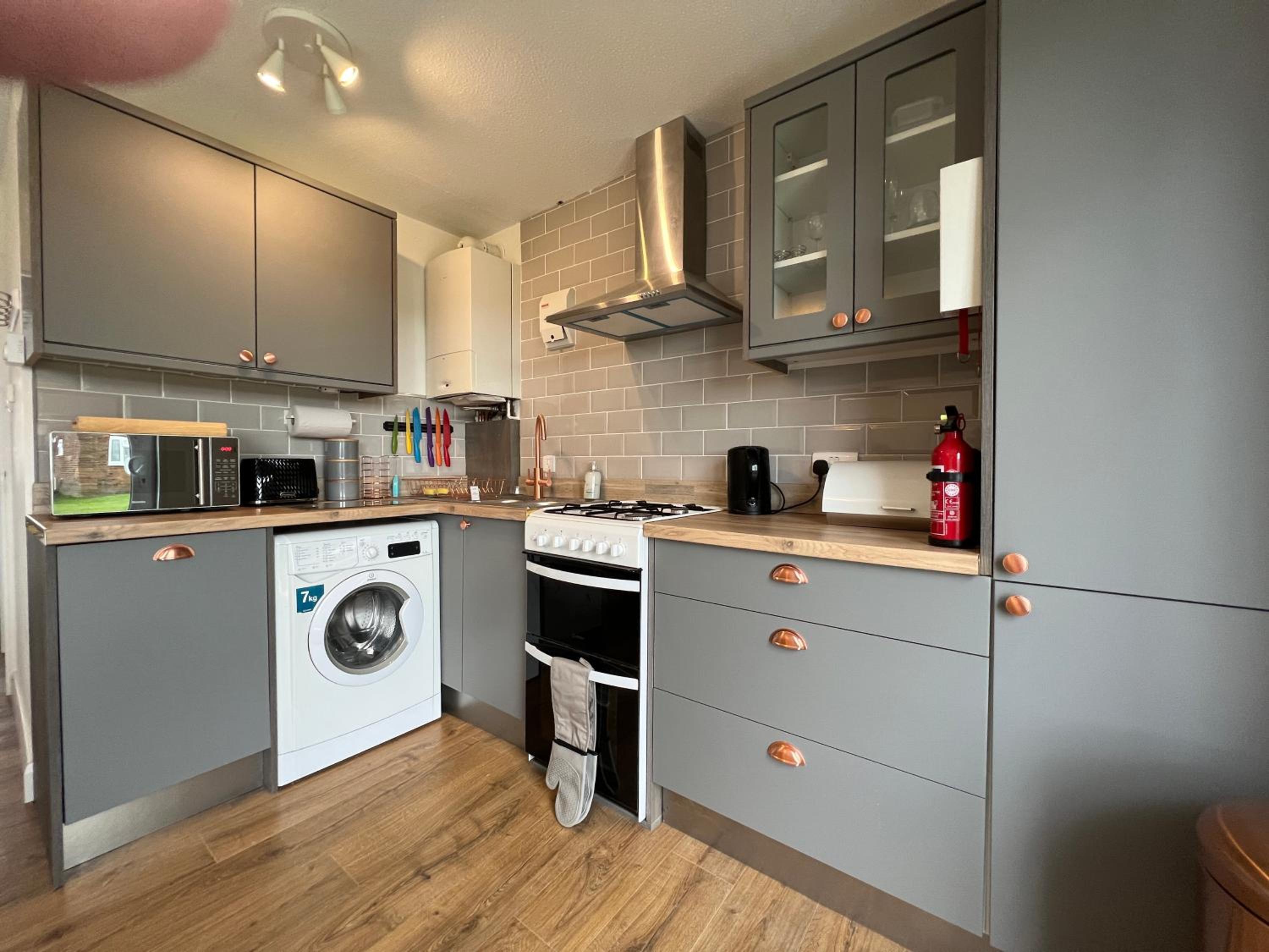 CHINE COTTAGE self-catering coastal bungalow in rural West Wight view 5