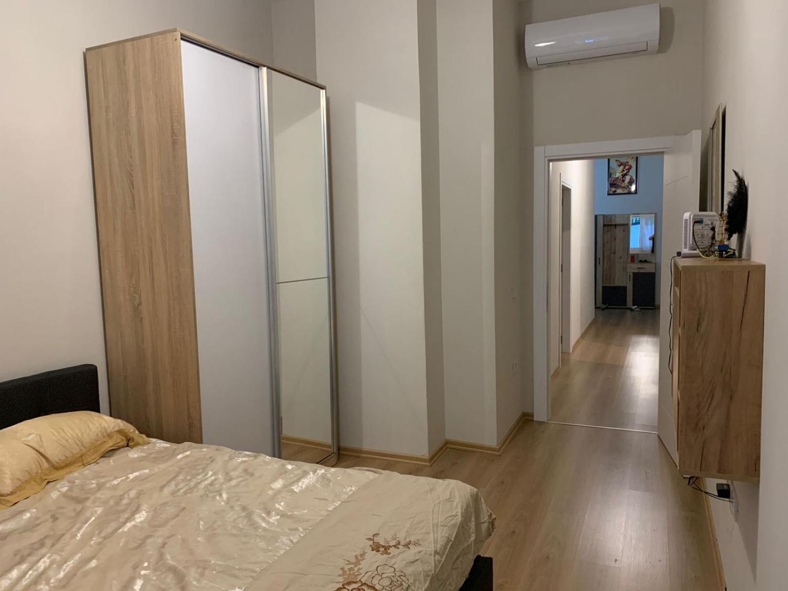 Modern family-size condo with private veranda-5min to the lake