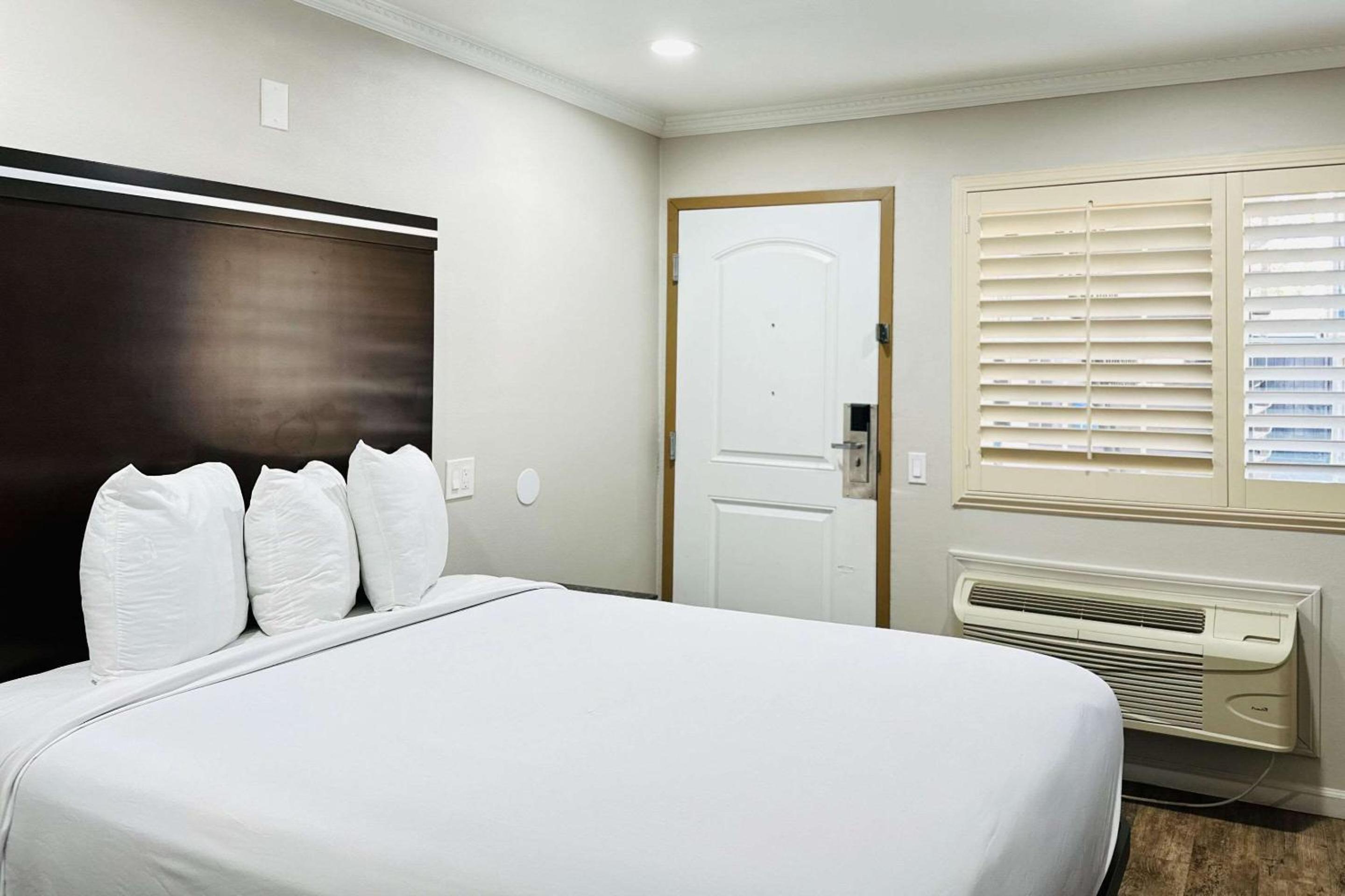 Rodeway Inn Lemon Grove San Diego East view 3