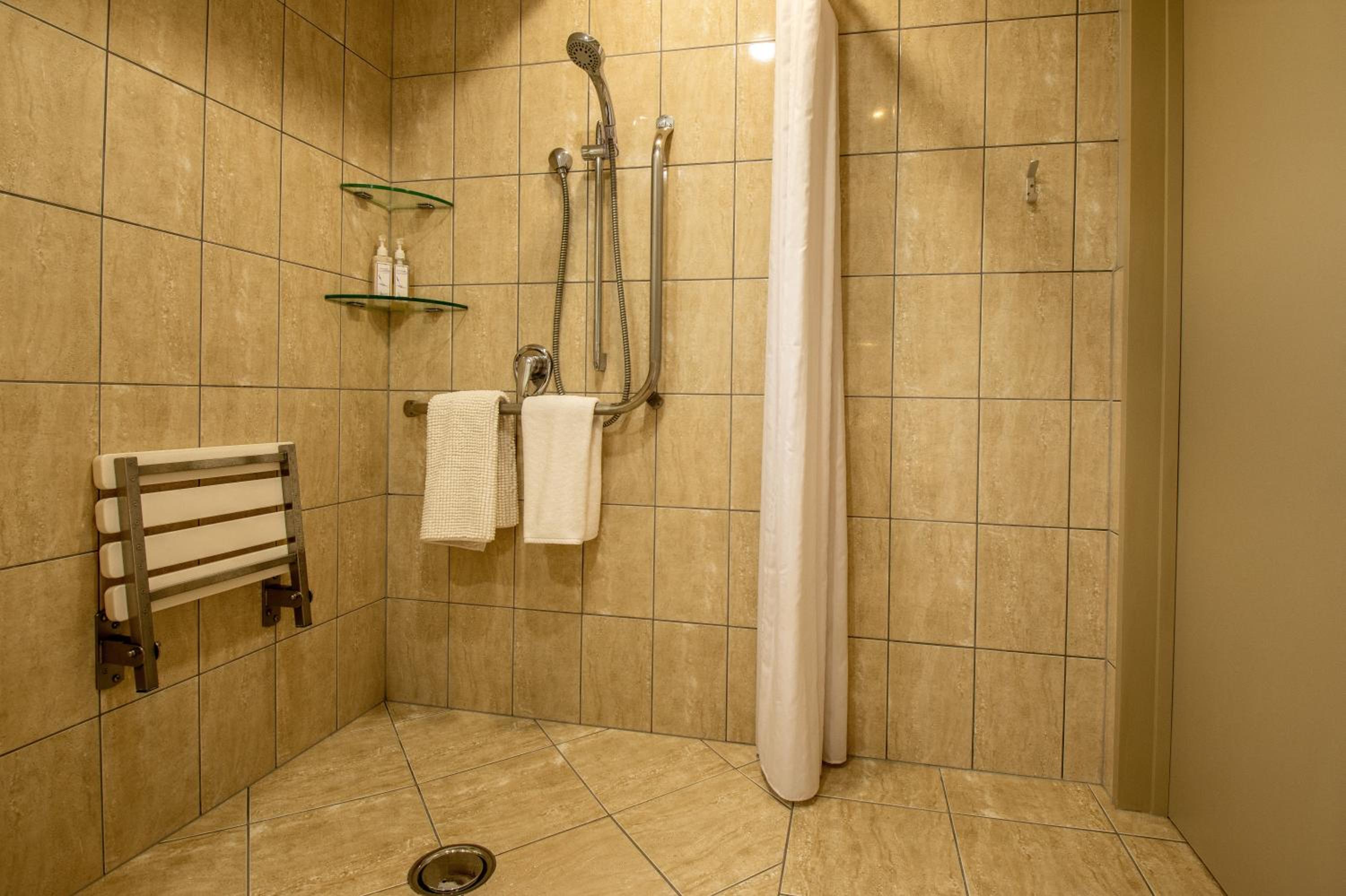 Blue Ridge Studios and Bed & Breakfast - Image 4