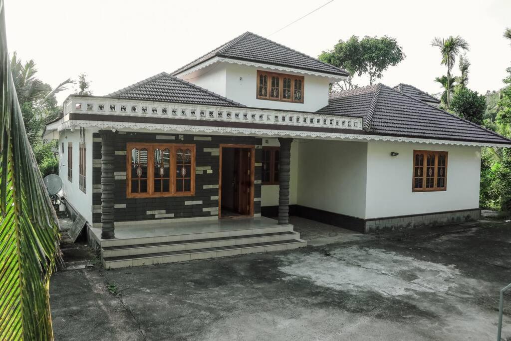 Four D Homestay, Cheroor, Payyampally , Mananthavady view 2
