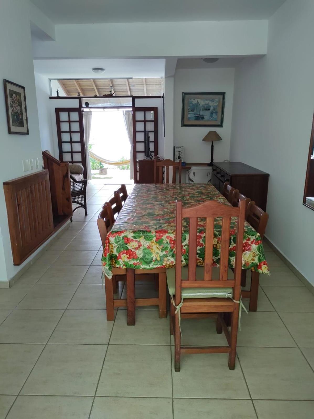 Casa em condominio fechado próximo a praia