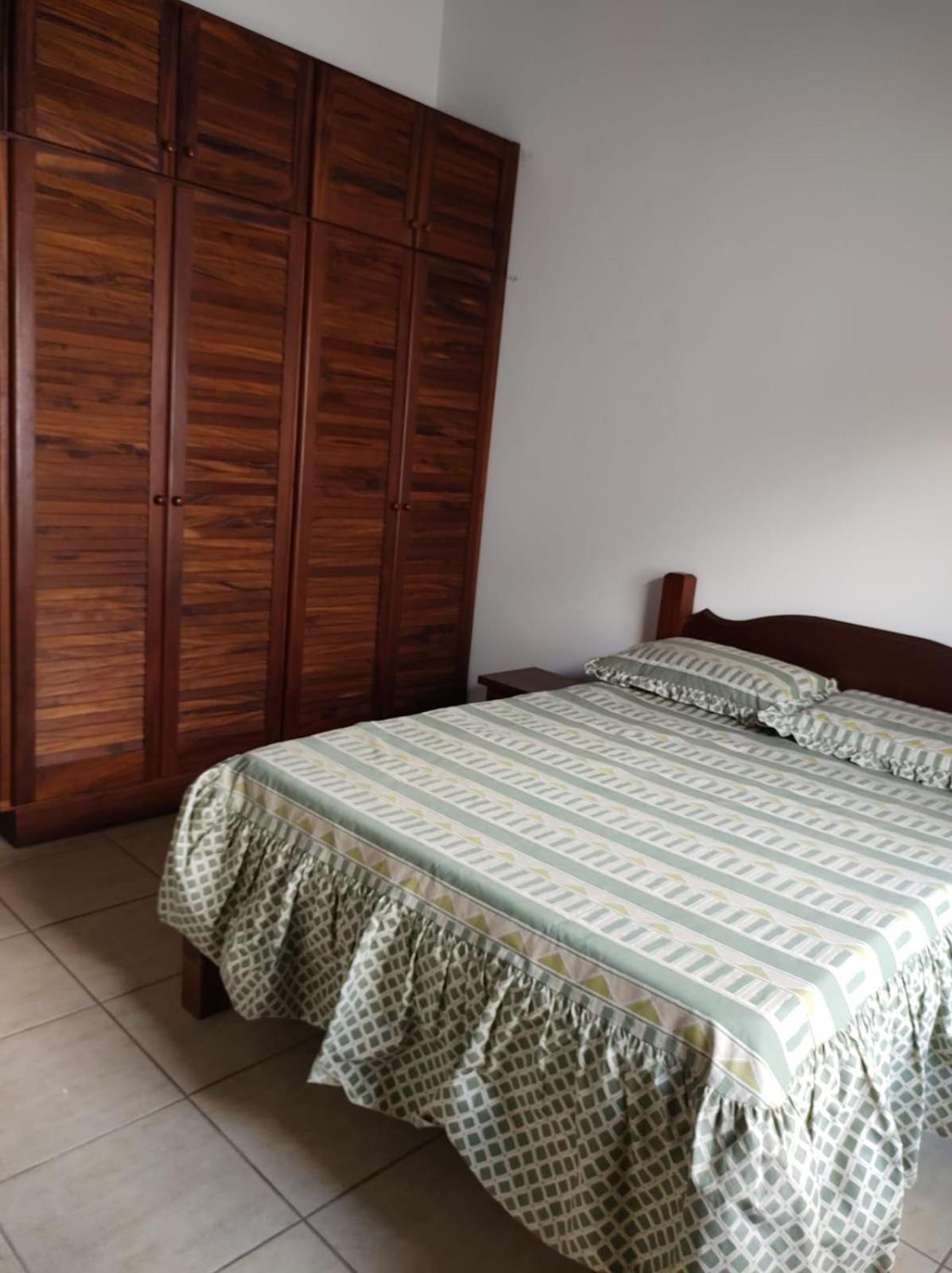 Casa em condominio fechado próximo a praia