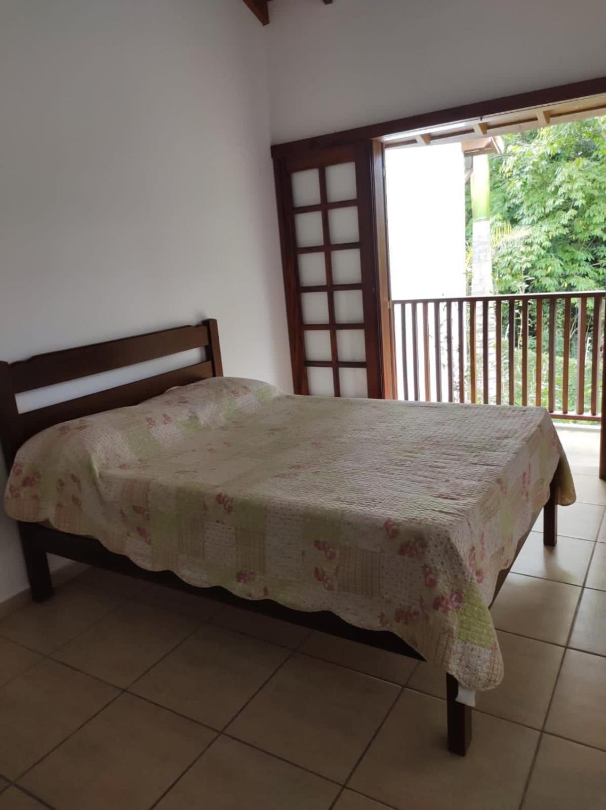 Casa em condominio fechado próximo a praia