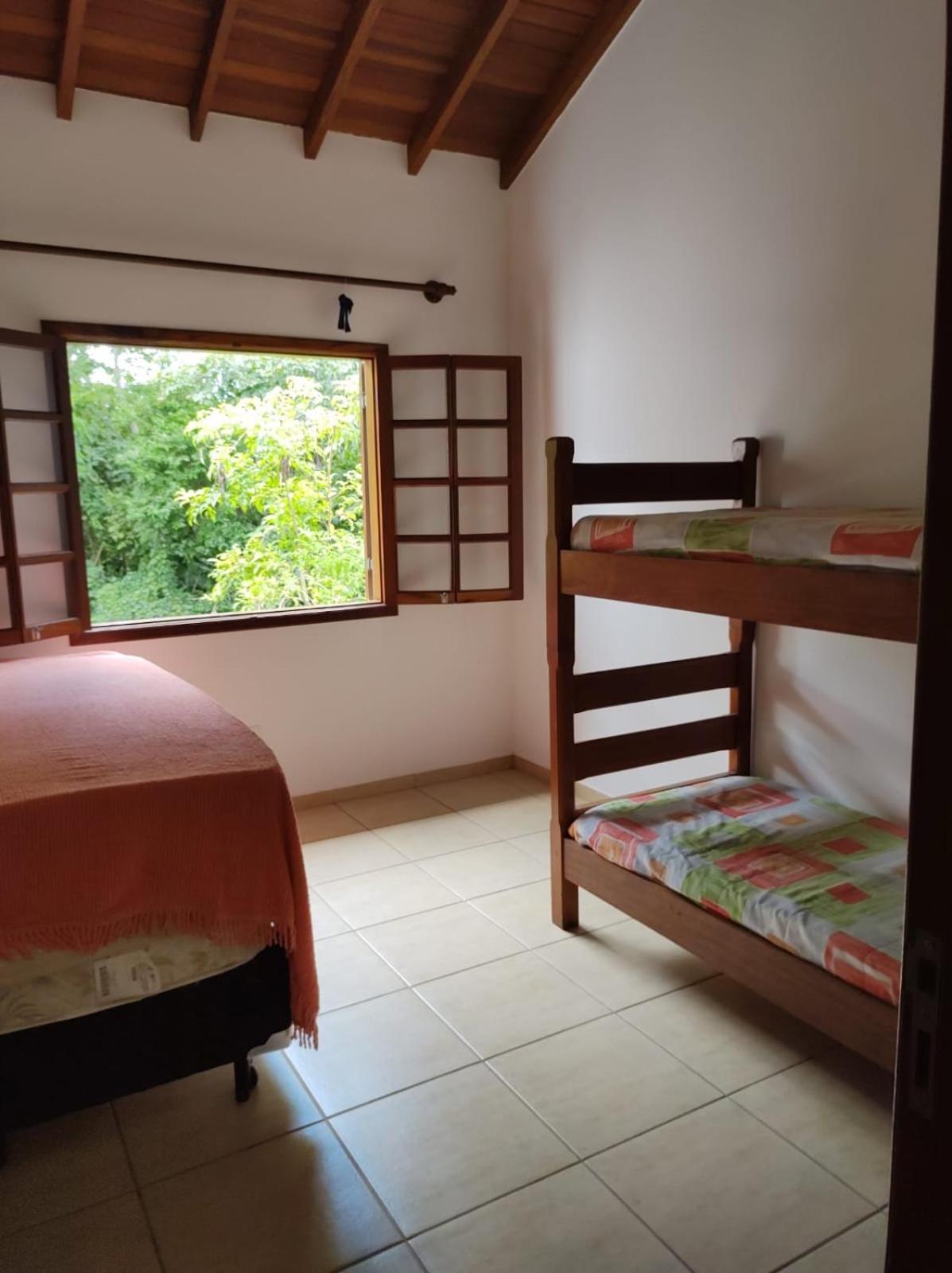 Casa em condominio fechado próximo a praia