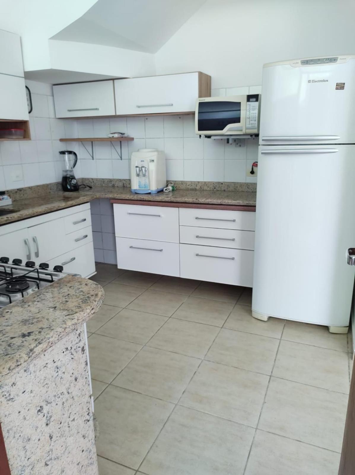 Casa em condominio fechado próximo a praia