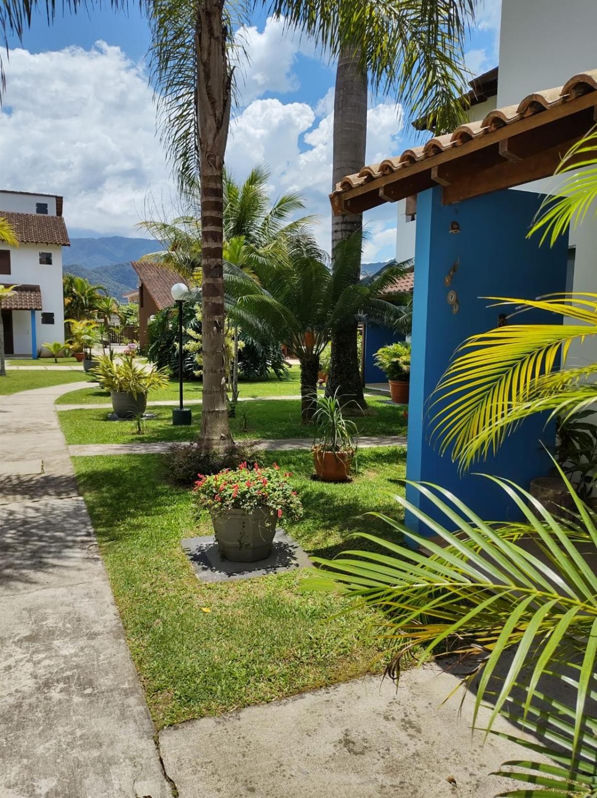 Casa em condominio fechado próximo a praia