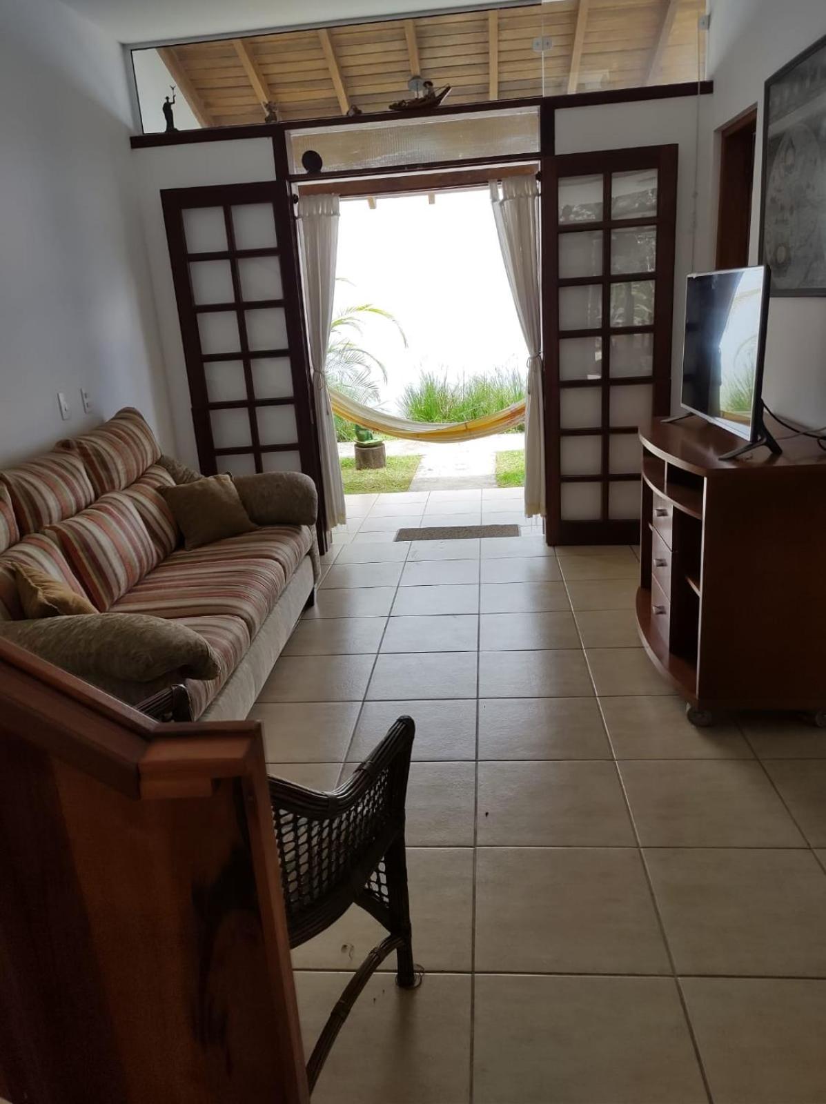 Casa em condominio fechado próximo a praia