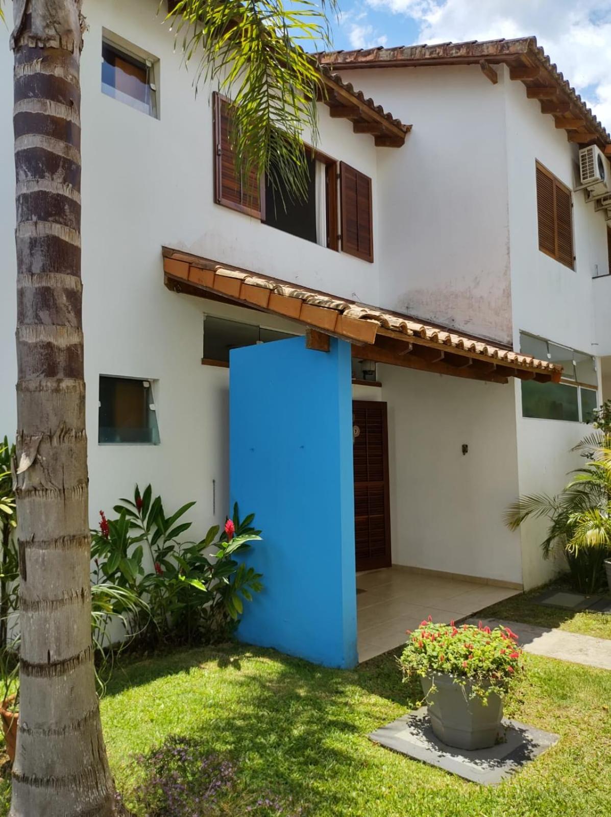 Casa em condominio fechado próximo a praia