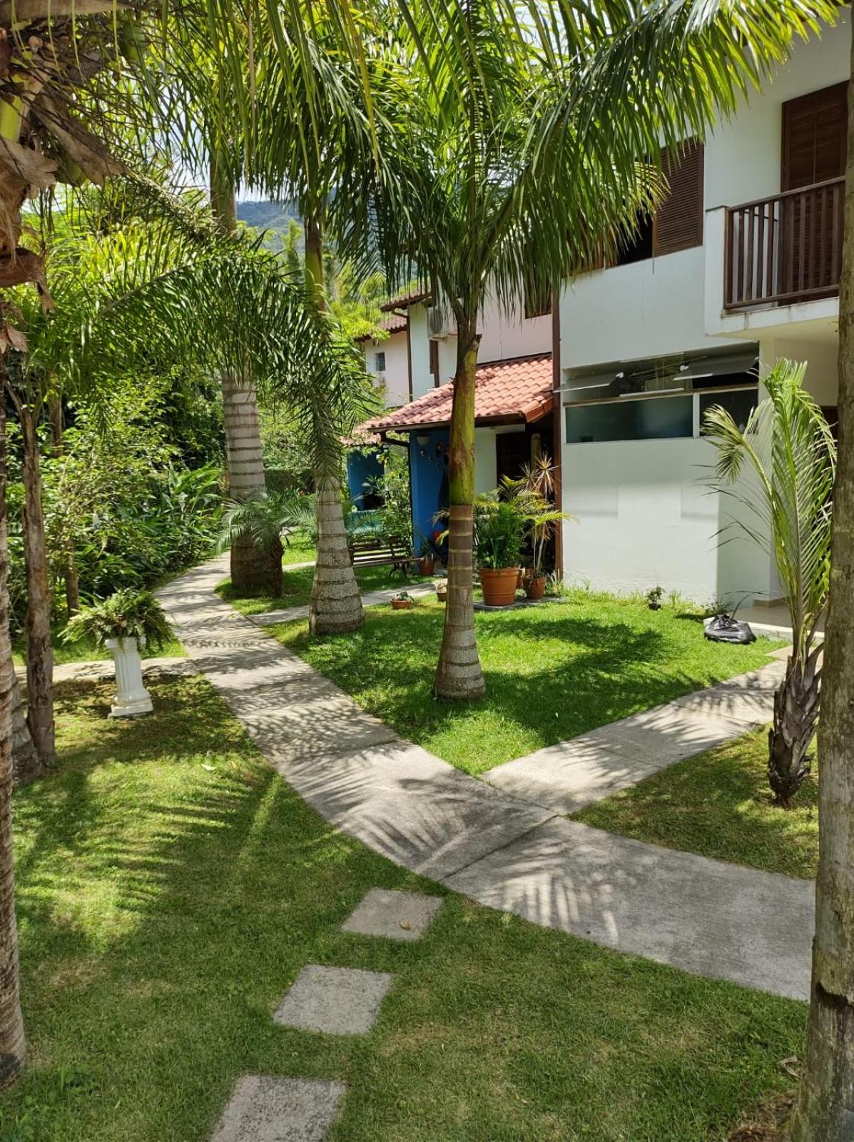 Casa em condominio fechado próximo a praia