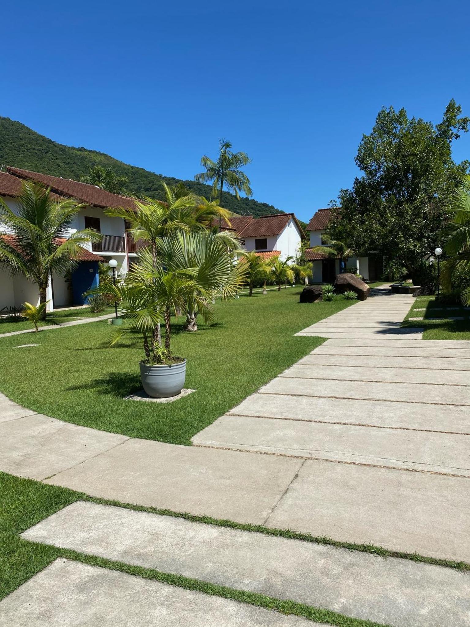 Casa em condominio fechado próximo a praia