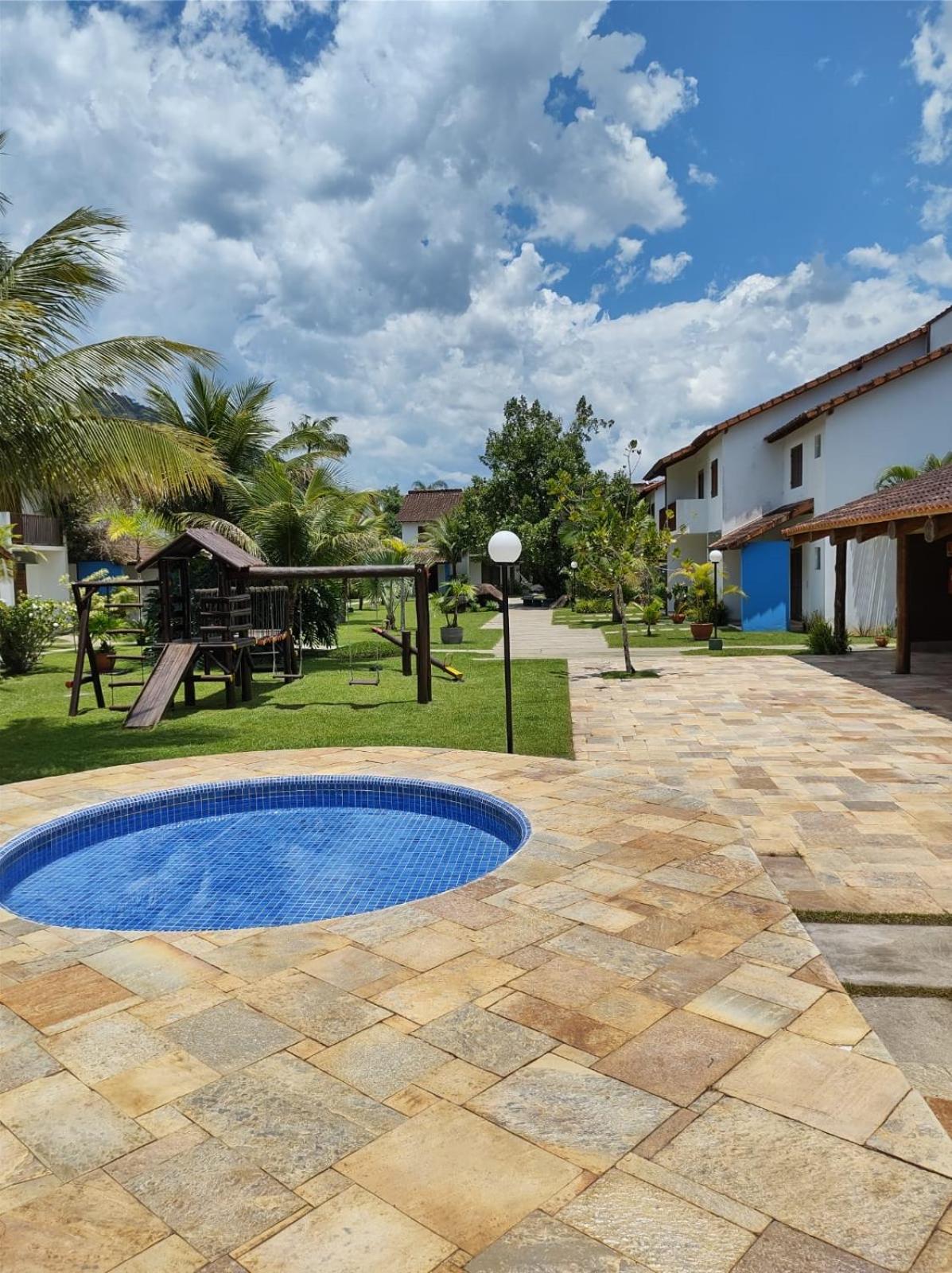 Casa em condominio fechado próximo a praia