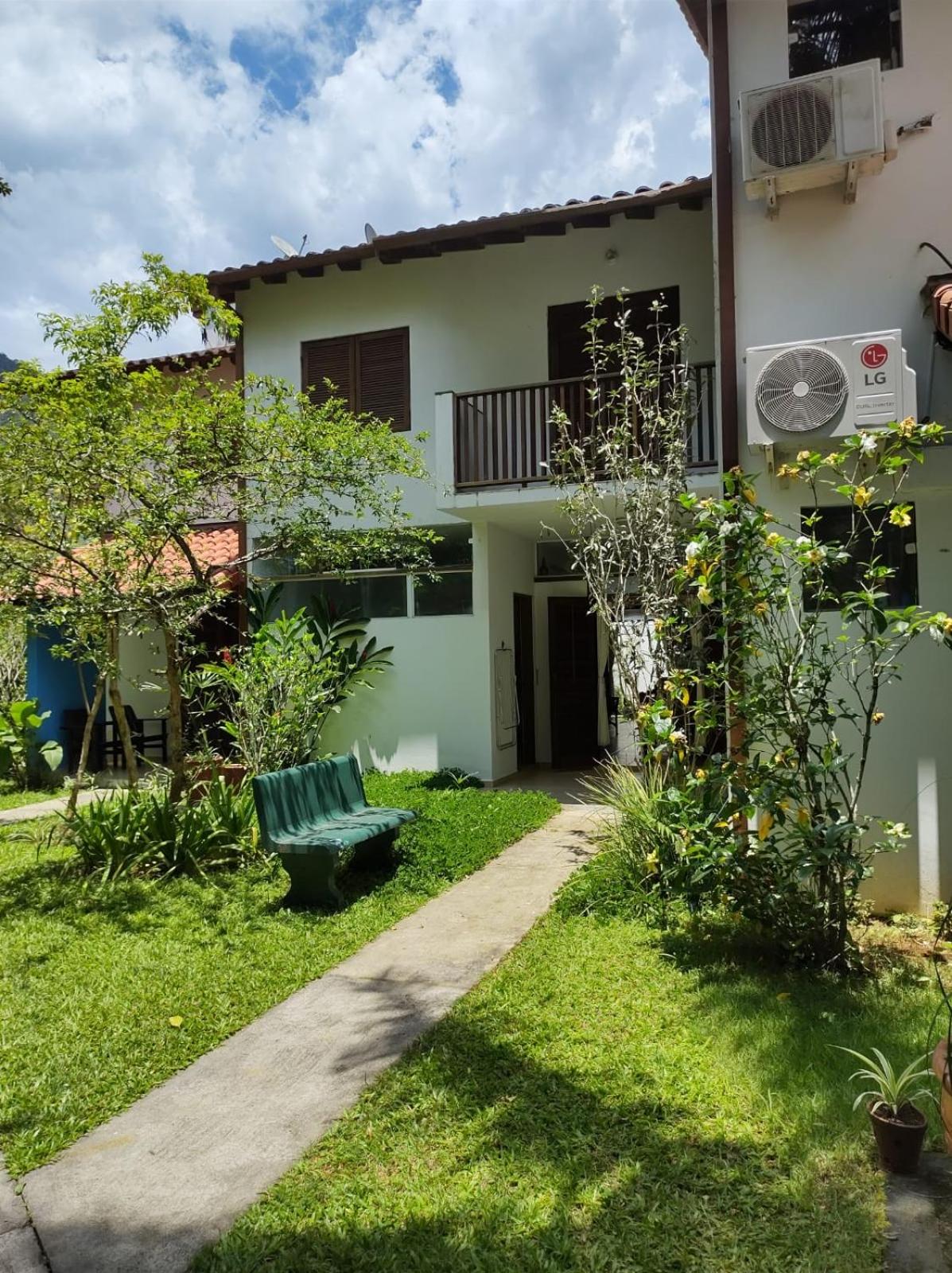 Casa em condominio fechado próximo a praia