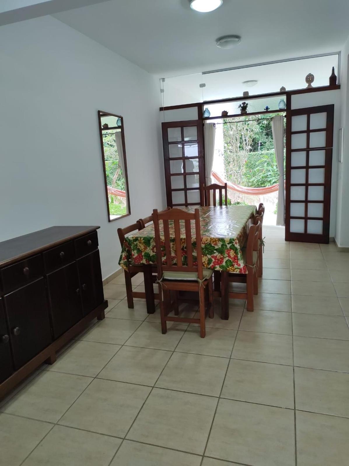 Casa em condominio fechado próximo a praia