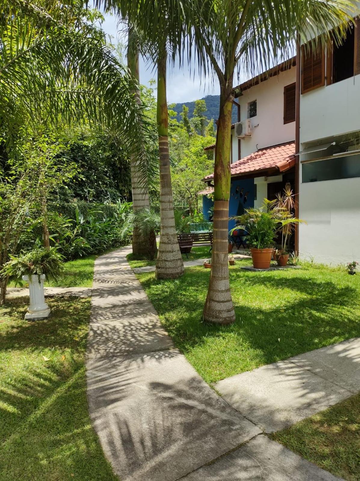 Casa em condominio fechado próximo a praia