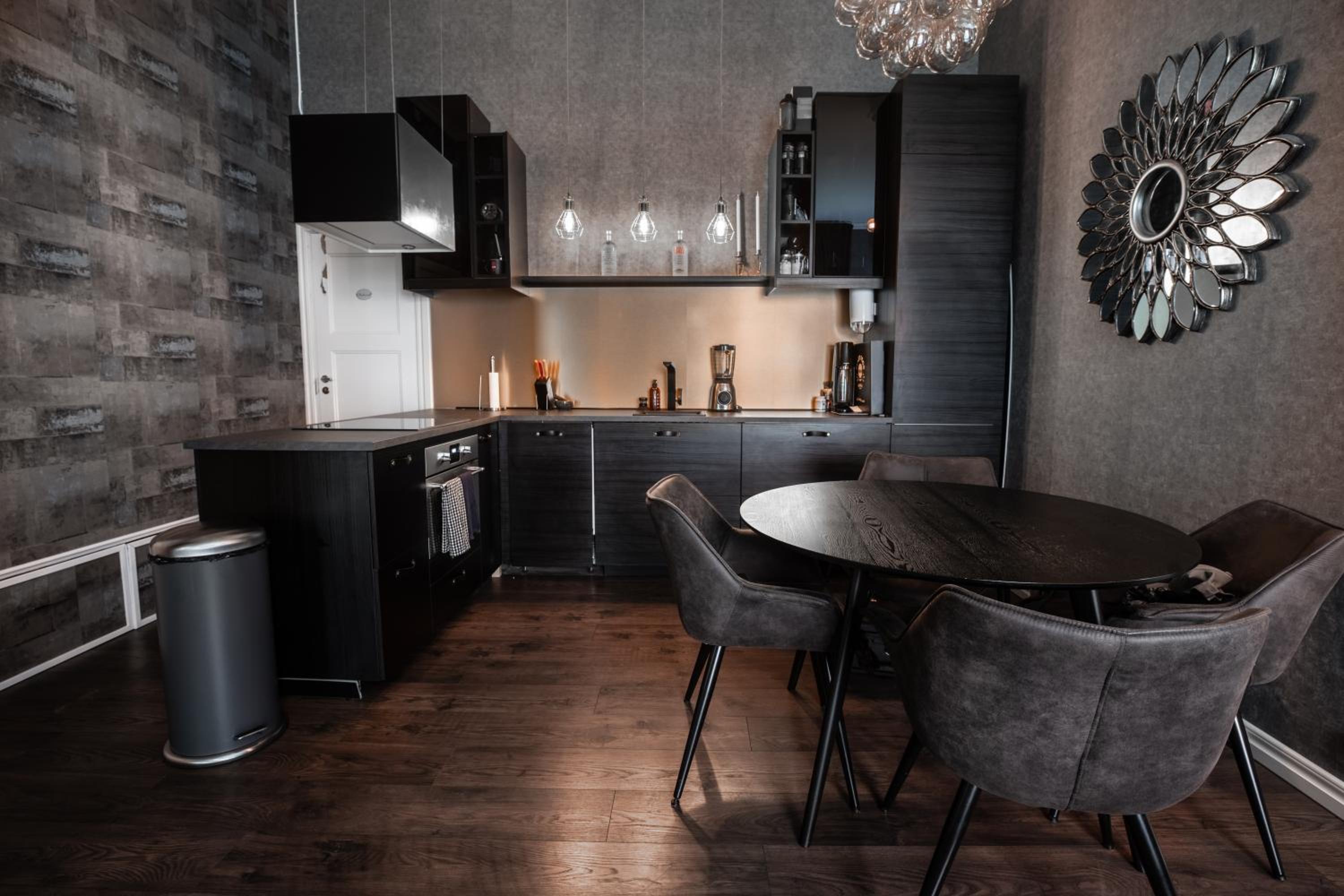 Spacious Oasis only Minutes From the City Center view 3