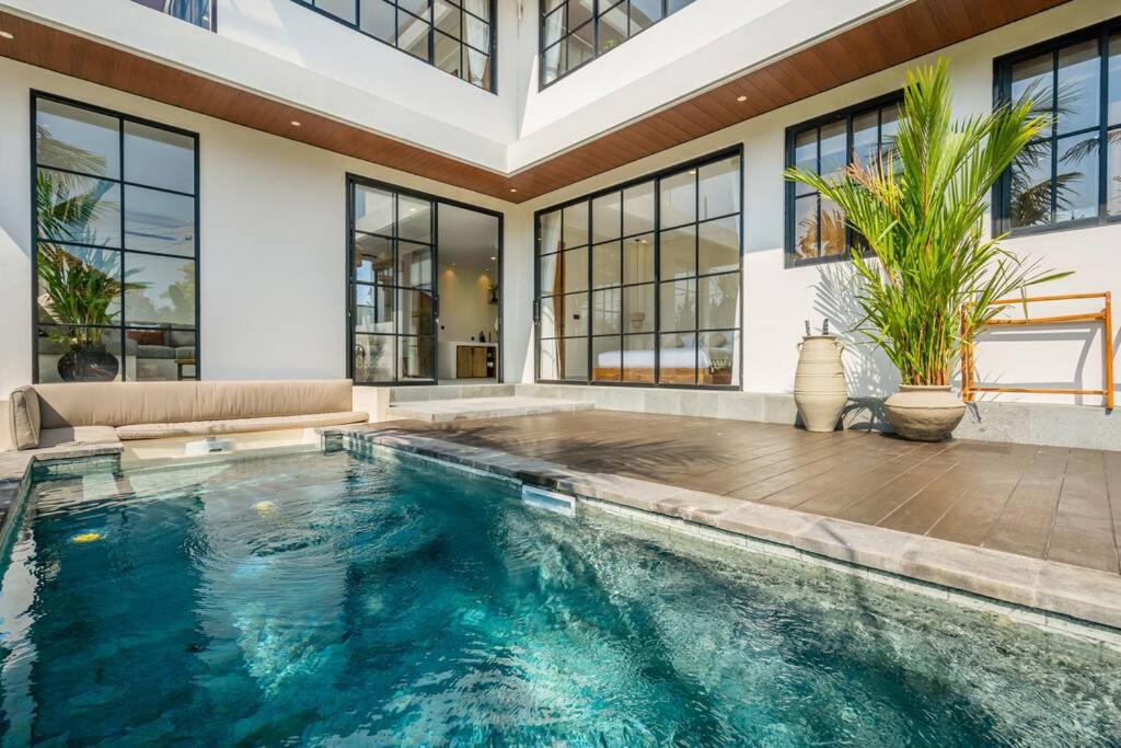Luxe 4-Bedroom Villa - Private Pool & Fast Wi-Fi view 2