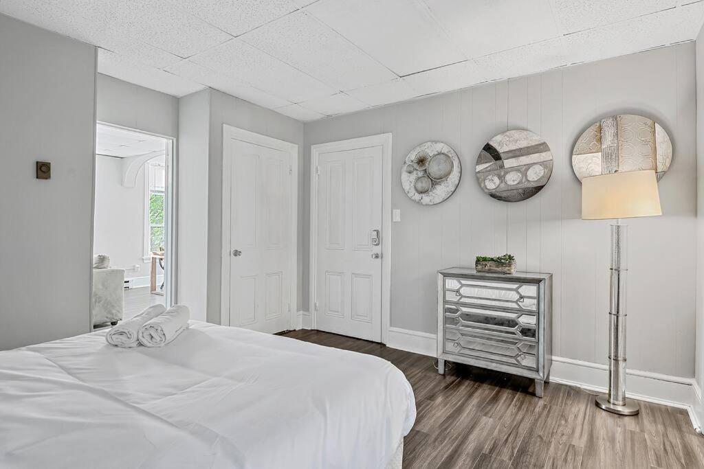 Midtown 1BR: Downtown HBG Hub view 3