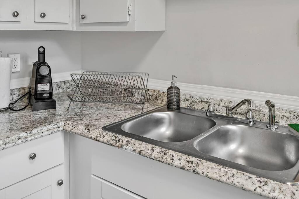 Midtown 1BR: Downtown HBG Hub view 4
