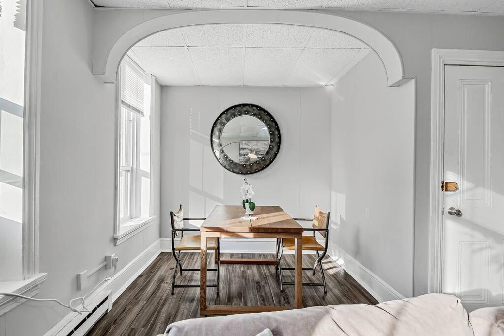 Midtown 1BR: Downtown HBG Hub view 5
