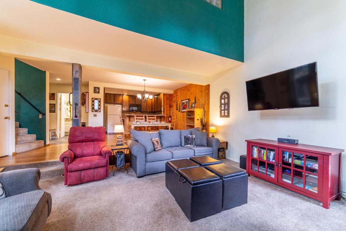 325 - Beautifully upgraded light filled St Moritz Villa view 3