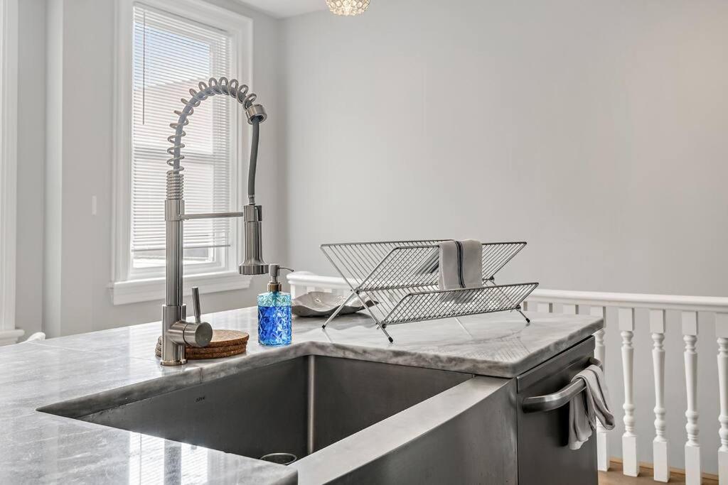 Charming HBG Haven: Cozy 1BR Apt view 5