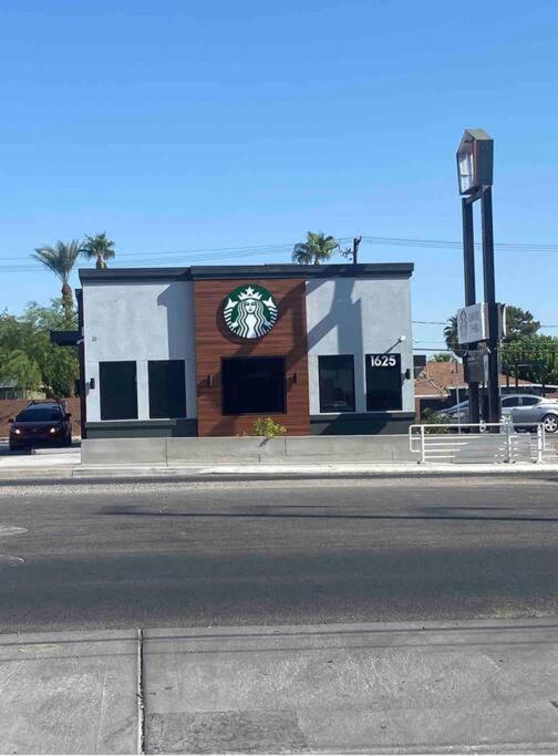 *Free Parking near Strip Cozy 2Br home Side: A view 3