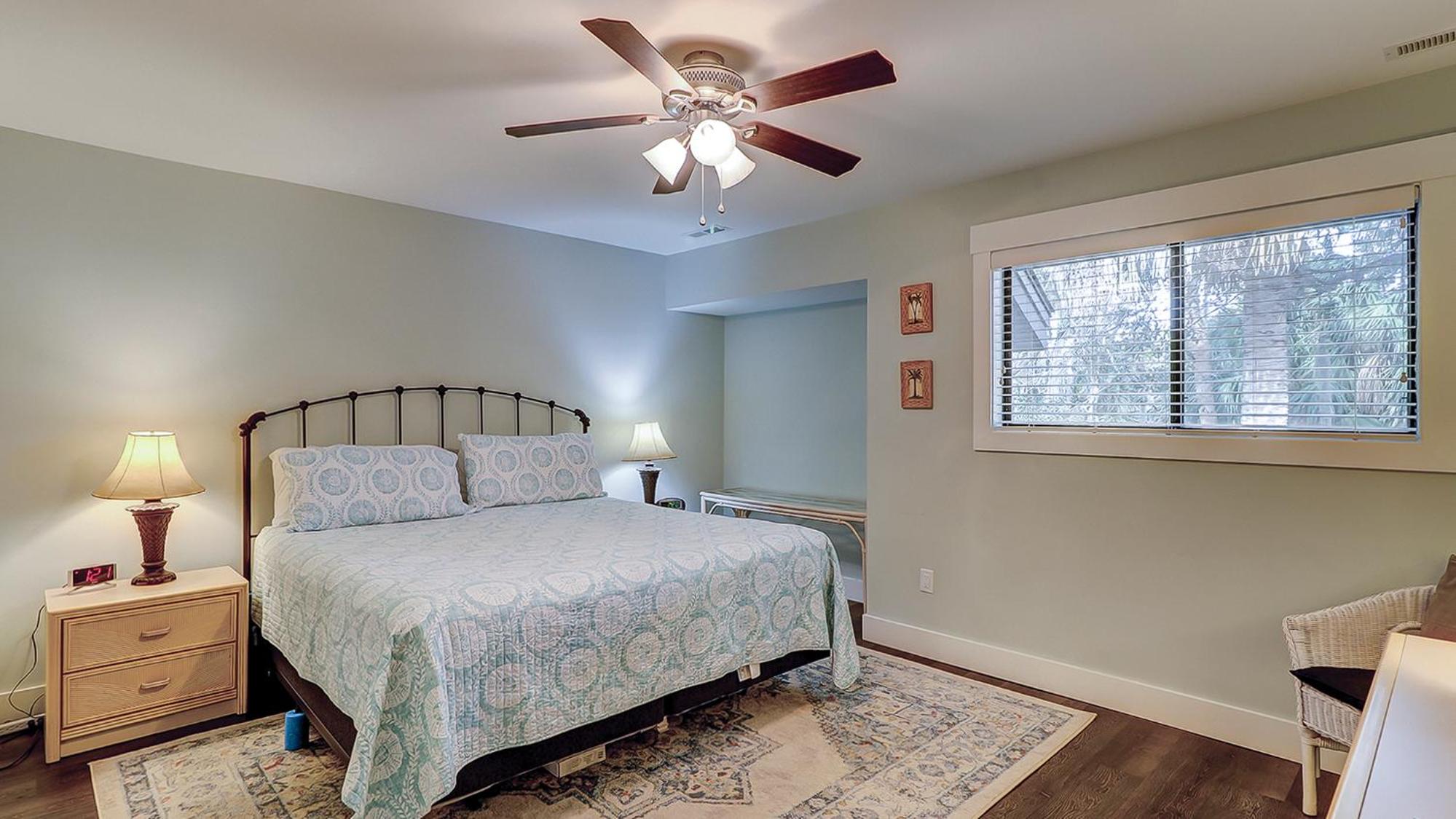 2 BR 25 BA, King, Double, Twin, Sleeper Sofa Bikes & Beach Gear included