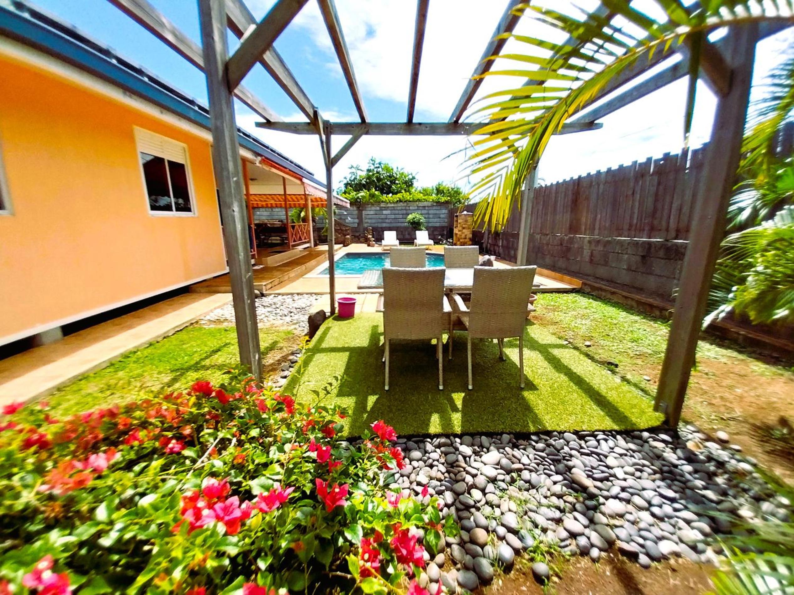 TAHITI - Lihei Pool House view 4