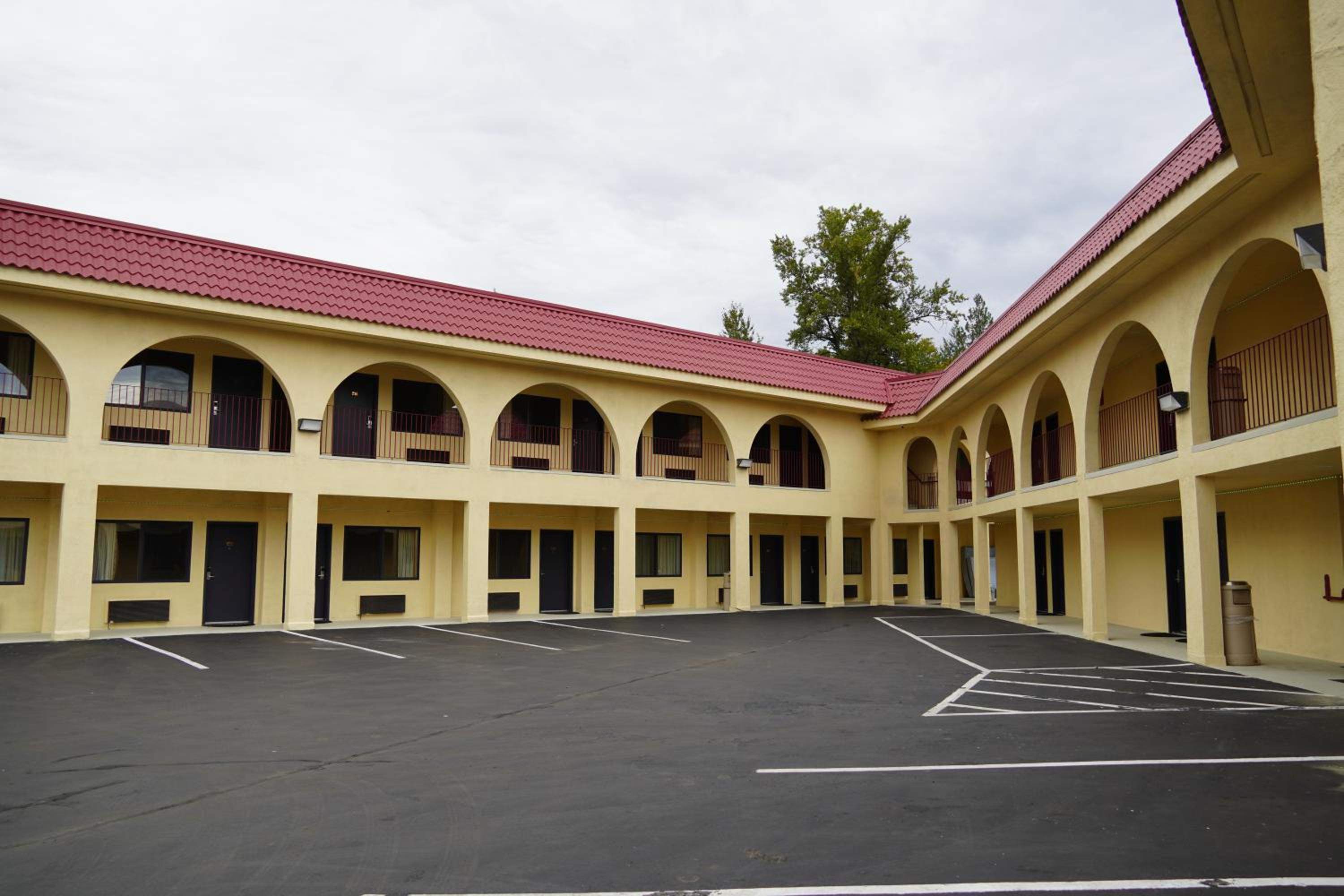 Timberland Inn & Suites view 4