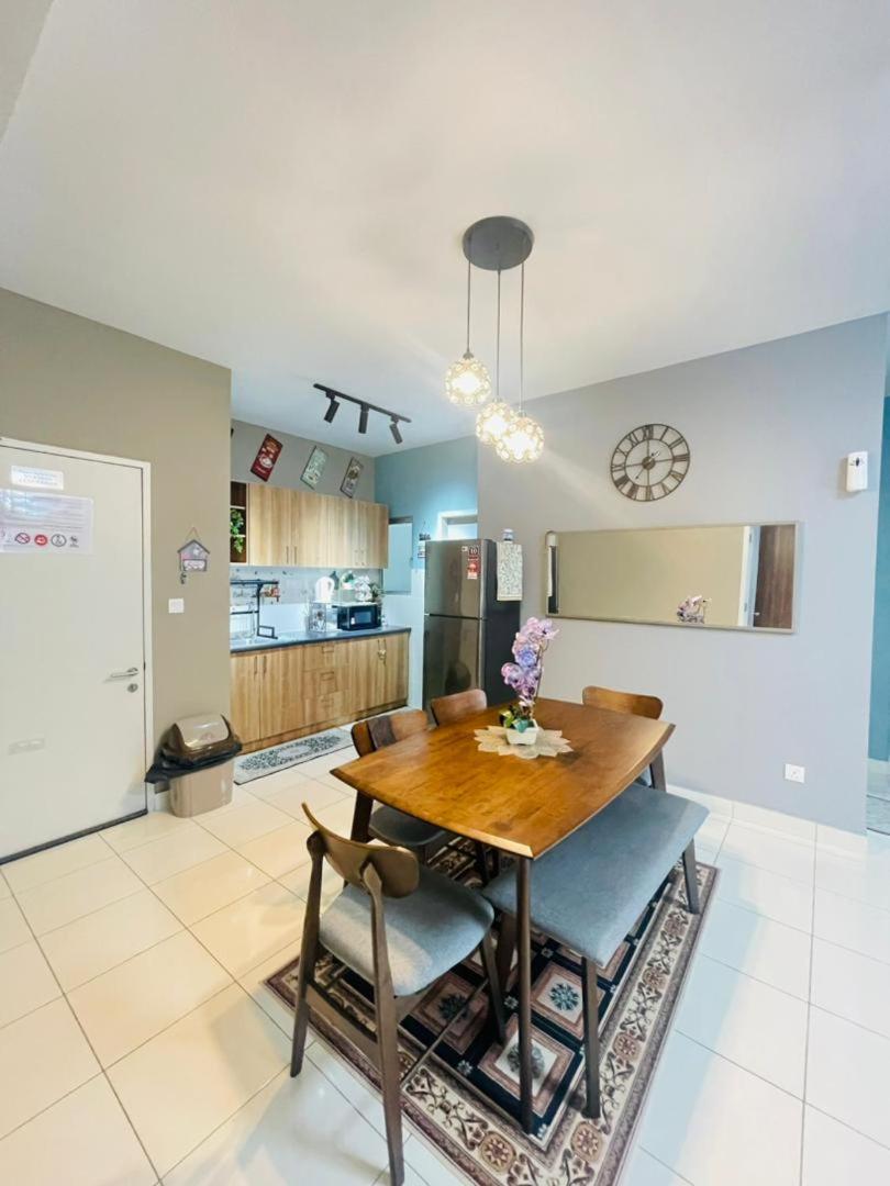 AF Homestay 3 Bedrooms 15mins to KLIA Free Wifi Netflix