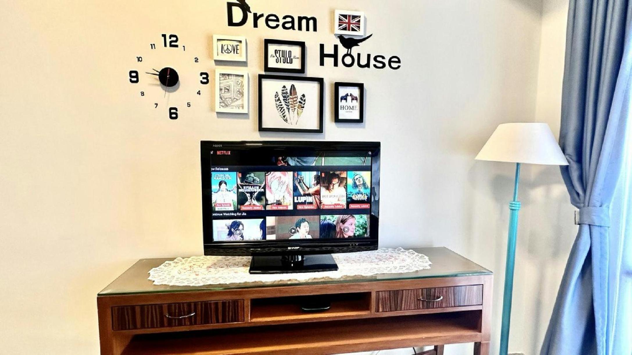 Rihanna service suite at times square
