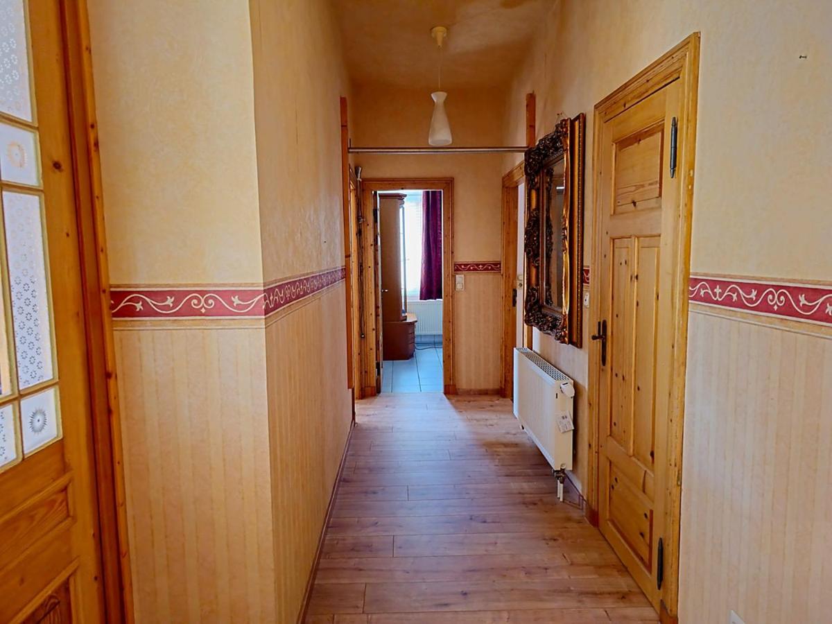 135qm 4 Zimmer Ferienwohnung in Stadtnähe, Wintergarten Parkplatz