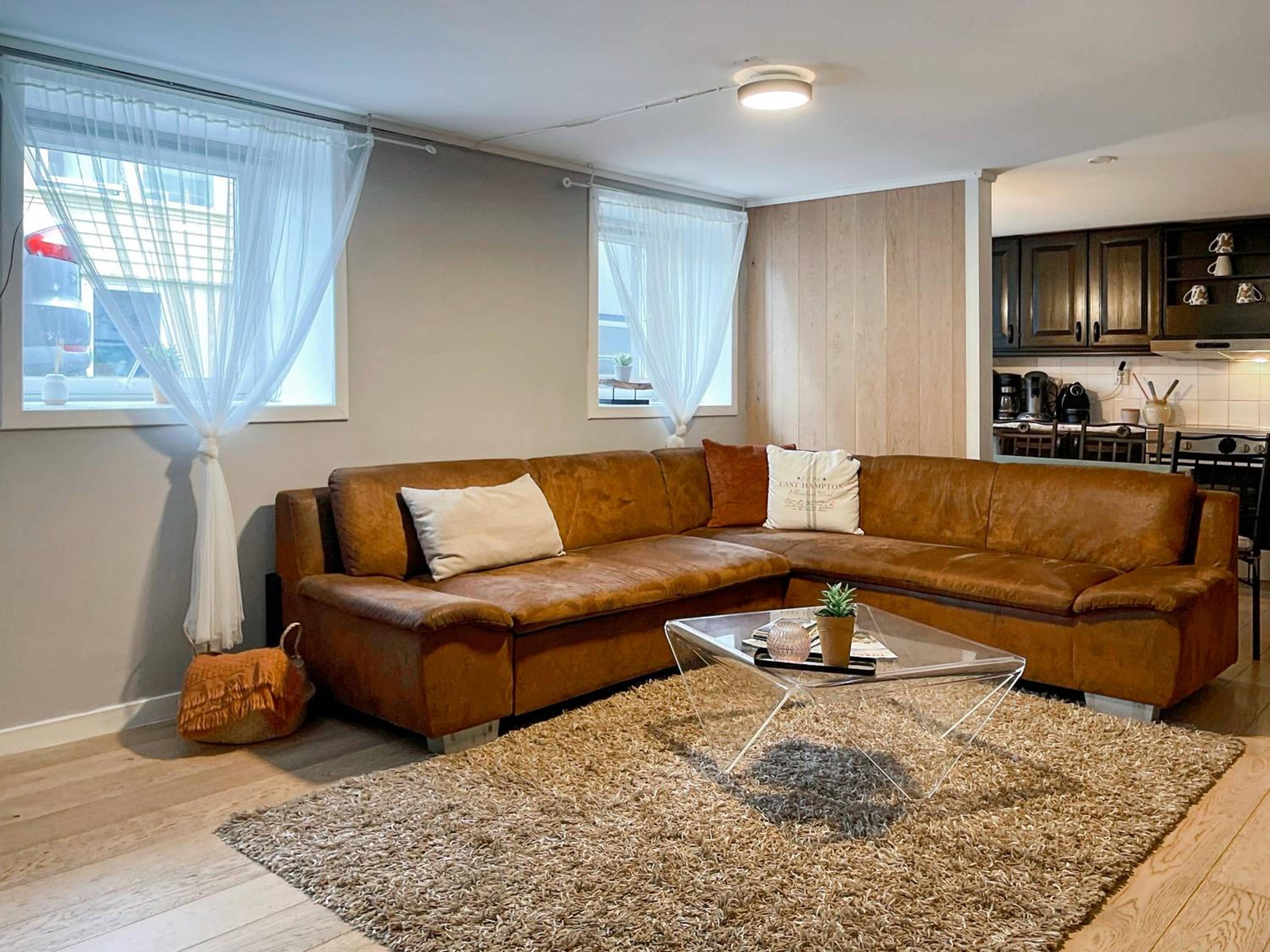 2BR Generouse Living Room IR Sauna 3 min Central Station view 4