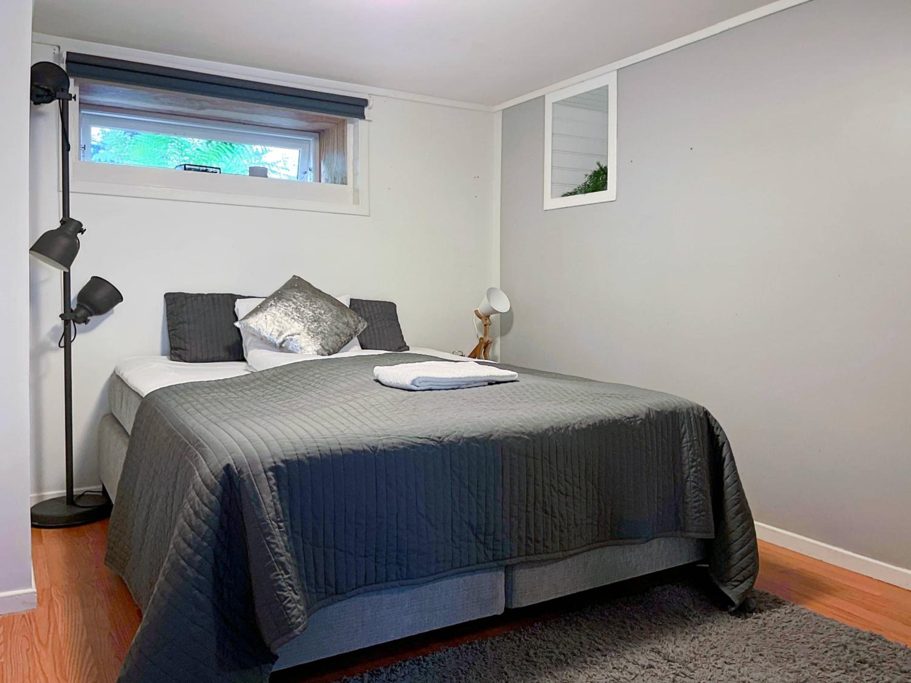 2BR Generouse Living Room IR Sauna 3 min Central Station view 3