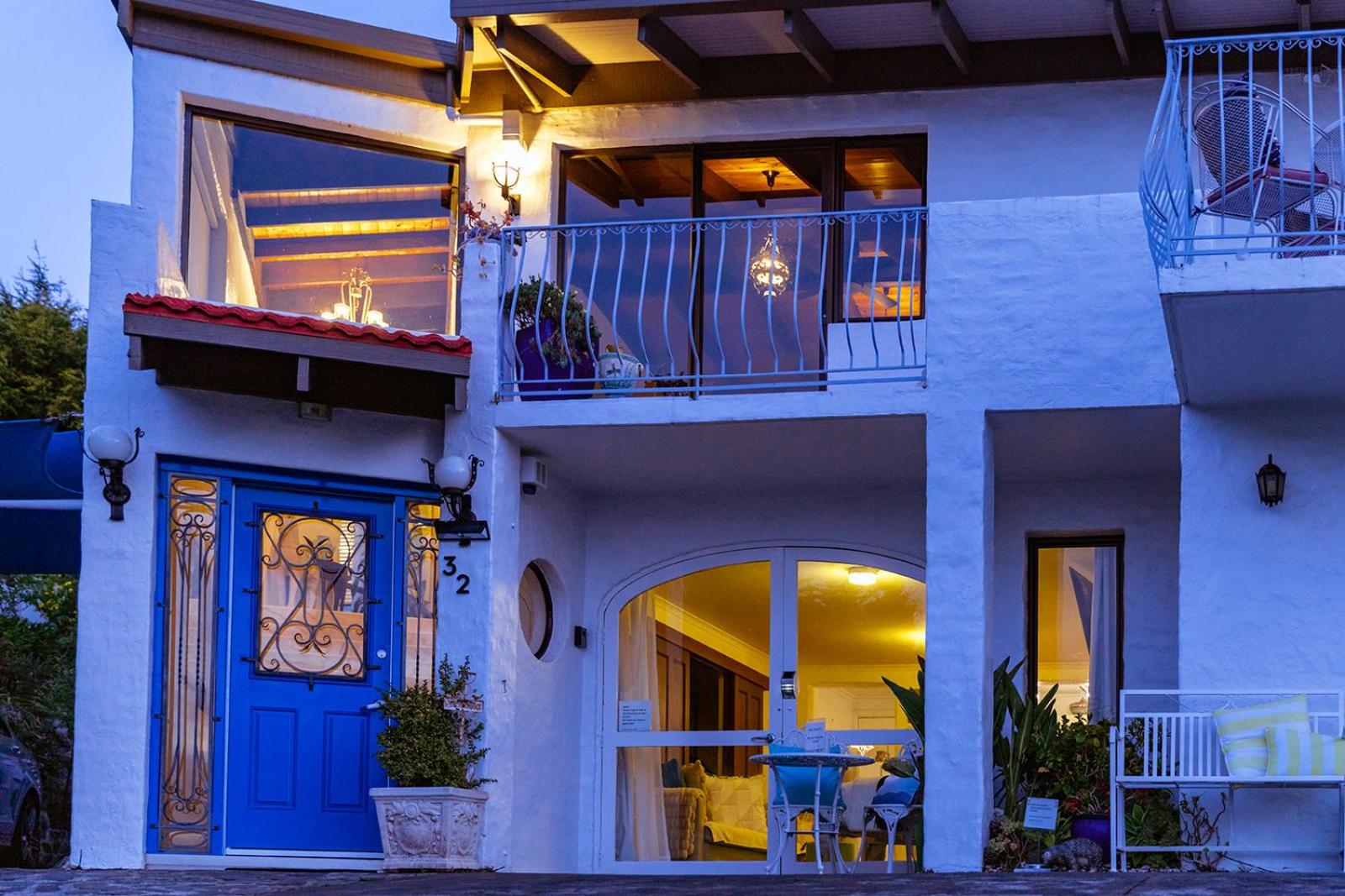 Hotel Million Dollar Views - Image 1