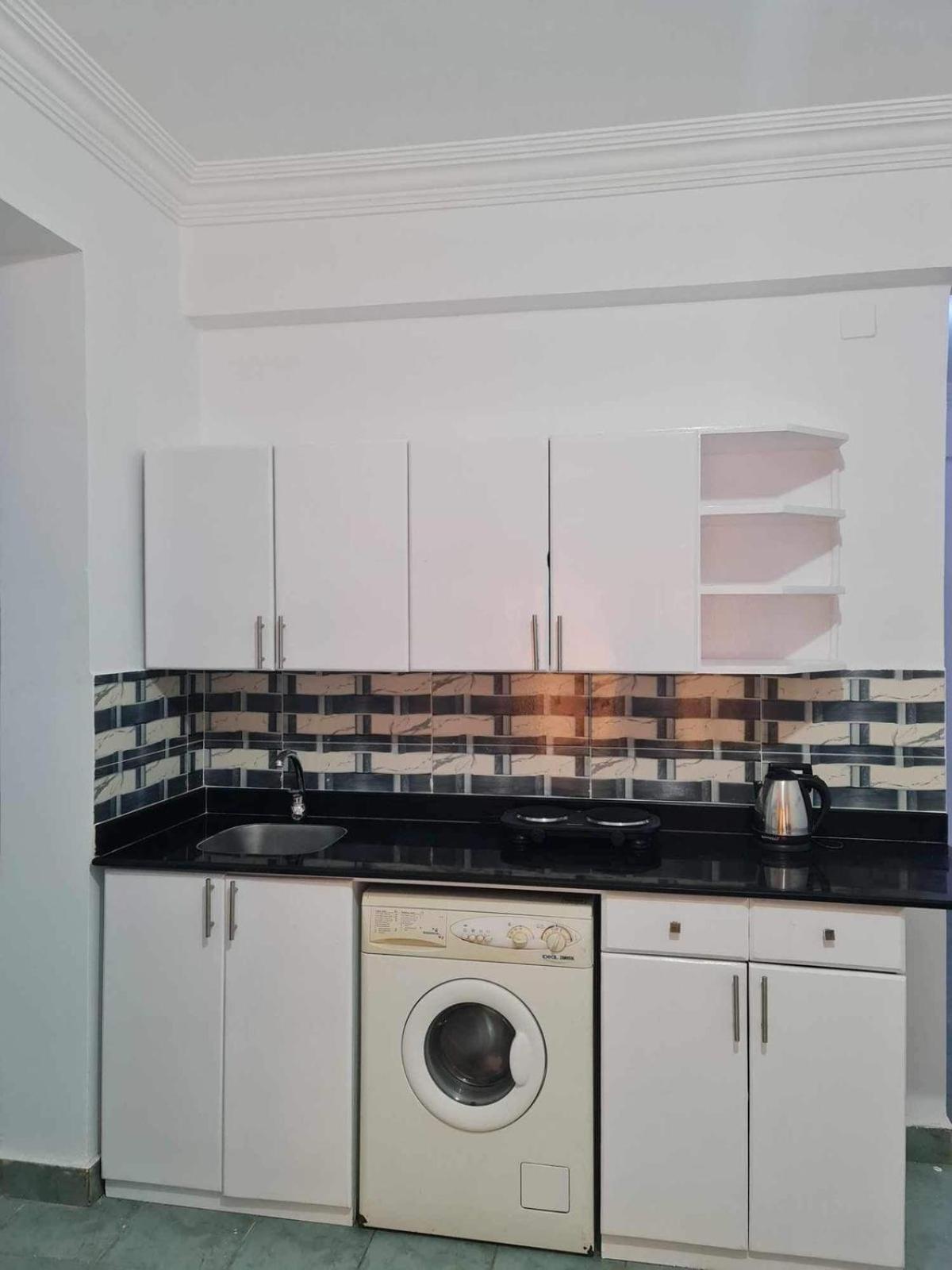 A cozy room in 2 bedrooms apartment with a back yard view 5
