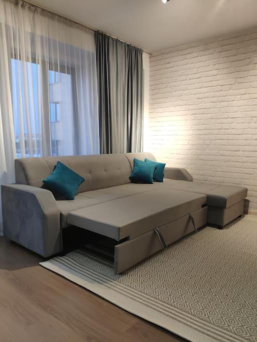 Stylish 2-room Apartment in Bishkek City Center view 3