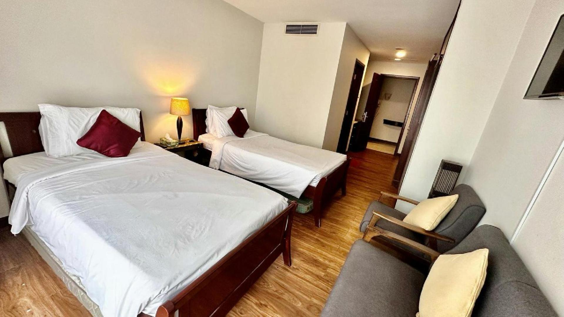 Rihanna service suite at times square