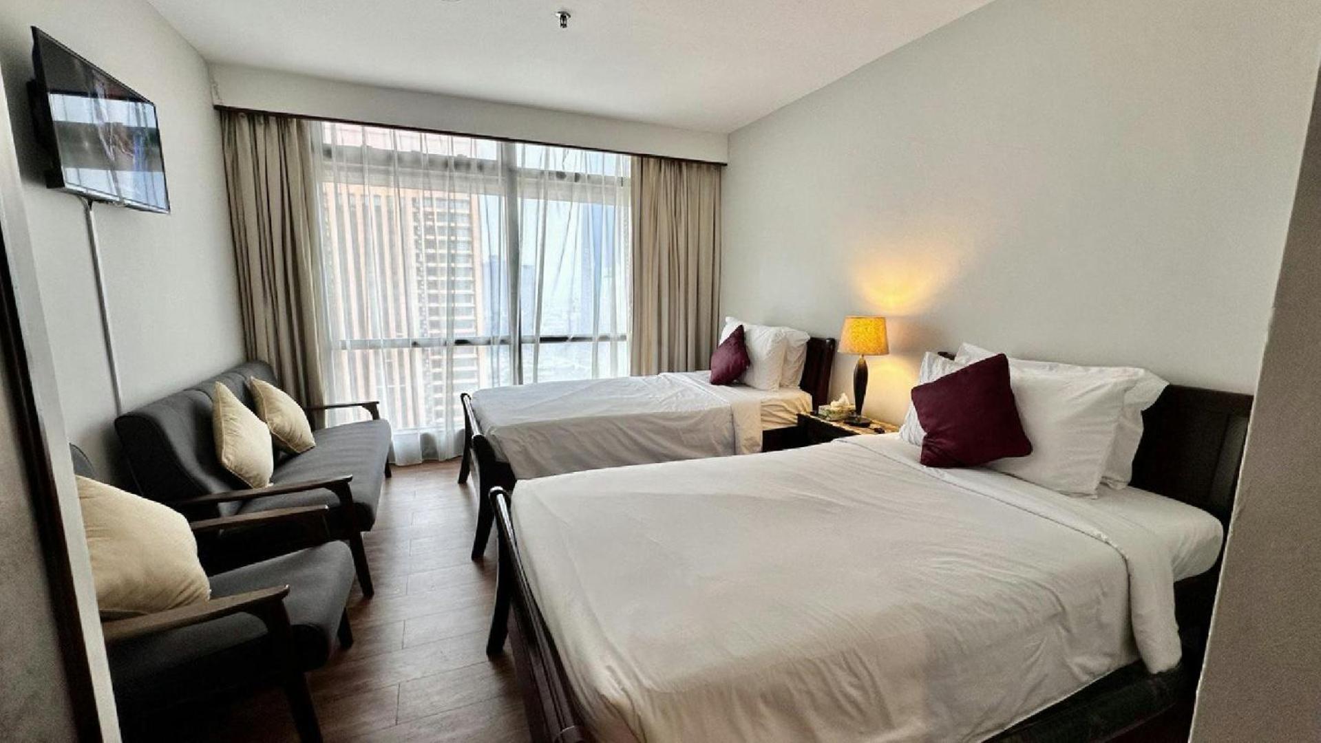 Rihanna service suite at times square