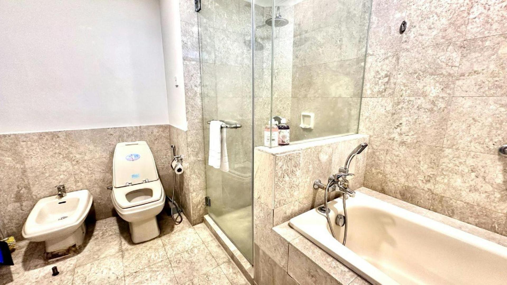 Rihanna service suite at times square