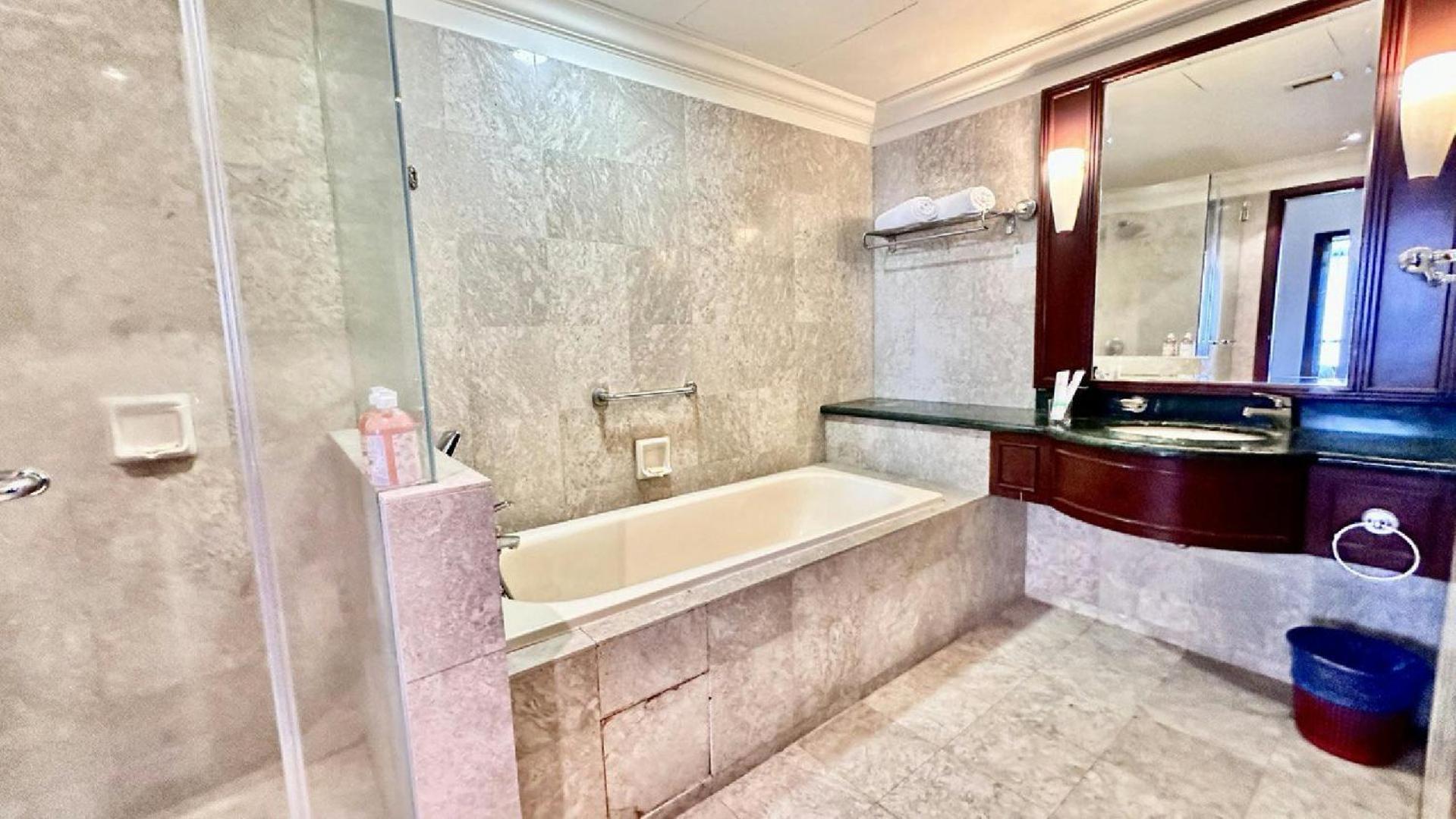 Rihanna service suite at times square