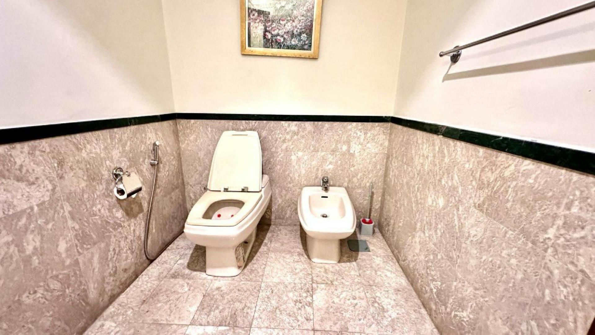 Rihanna service suite at times square