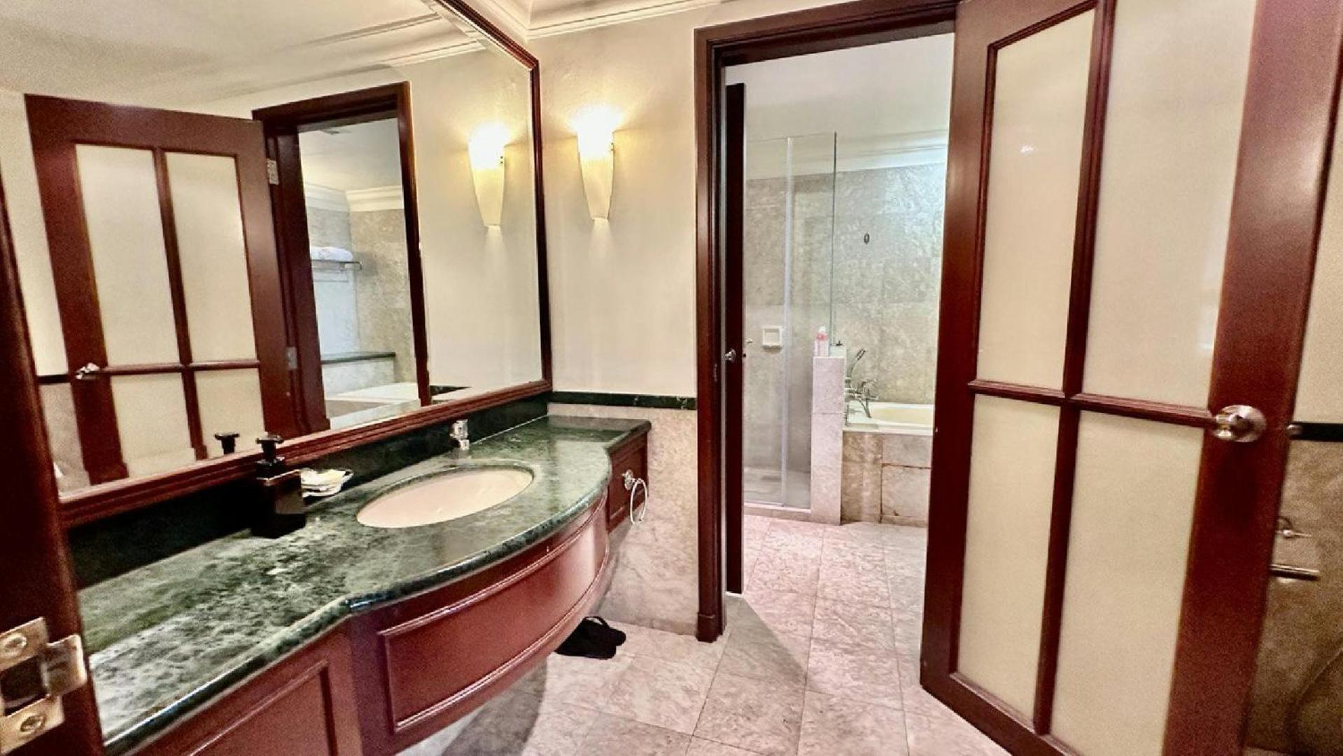 Rihanna service suite at times square