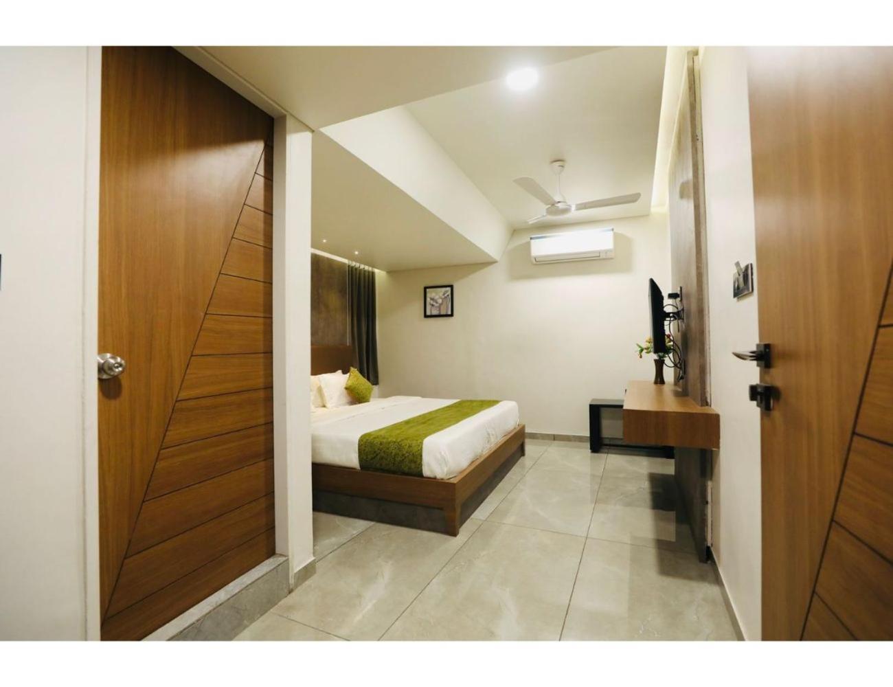 Hotel R City Inn, Rajkot view 5