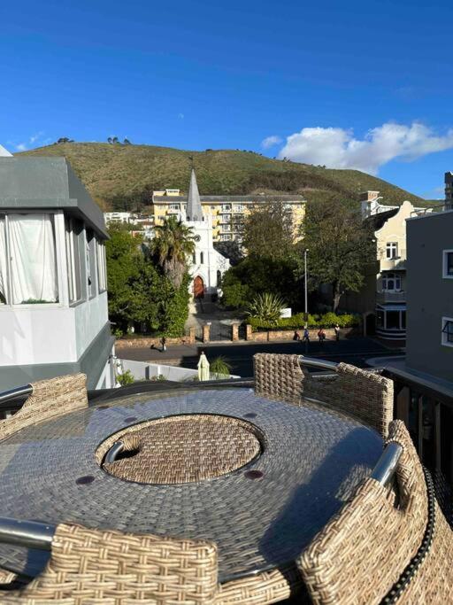Family Oceanside Apartment with large balcony view 2