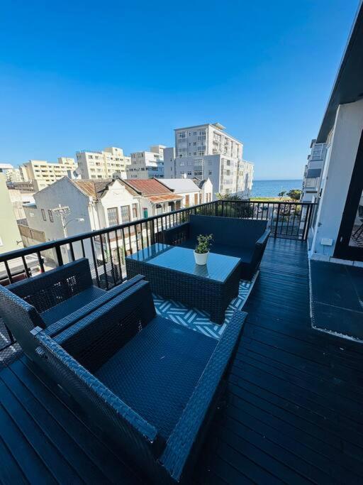 Family Oceanside Apartment with large balcony view 3
