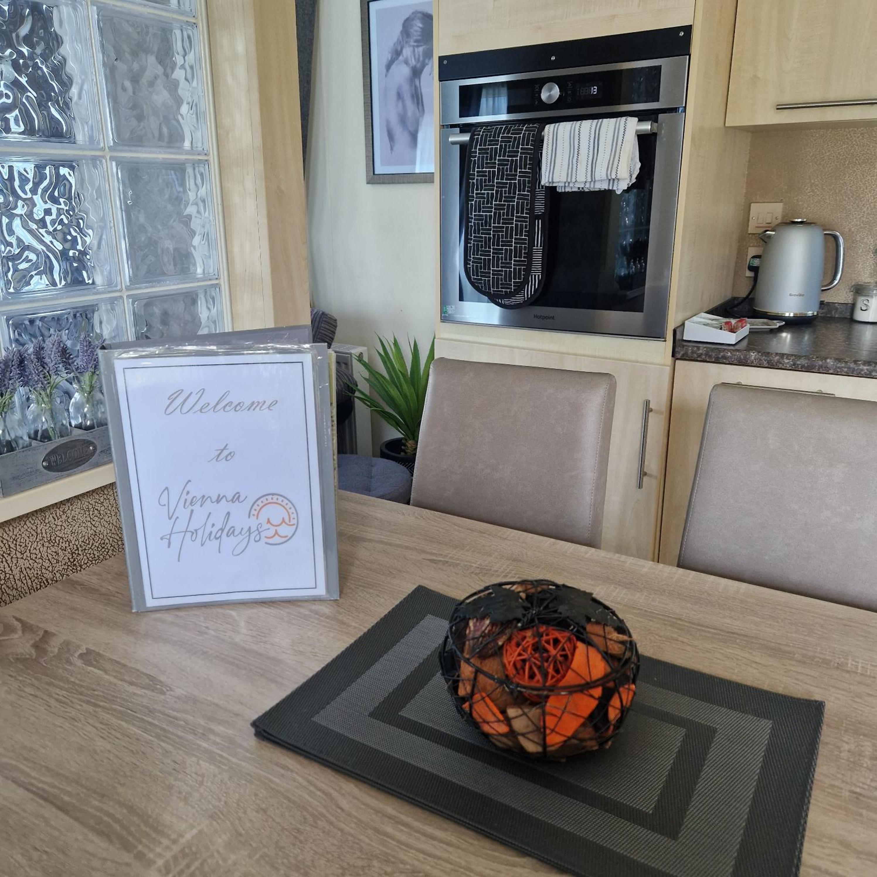 Modern 6 Berth Static Caravan, Hunstanton
